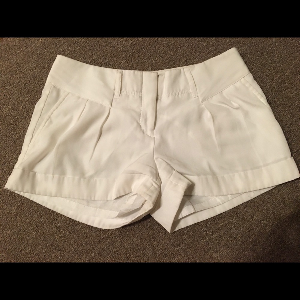 White versatile shorts